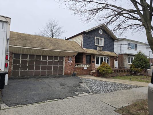 Attached, Exterior, Facade, Brick Facade, Split Level