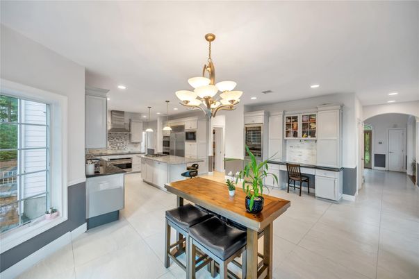 Chandelier, Dining room, Interior, Kitchen, Pendant Lights, Recessed Lighting, Stainless Steel Appliances