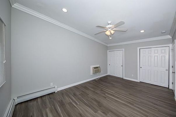 Empty room, Interior, Recessed Lighting, Wood Texture Flooring
