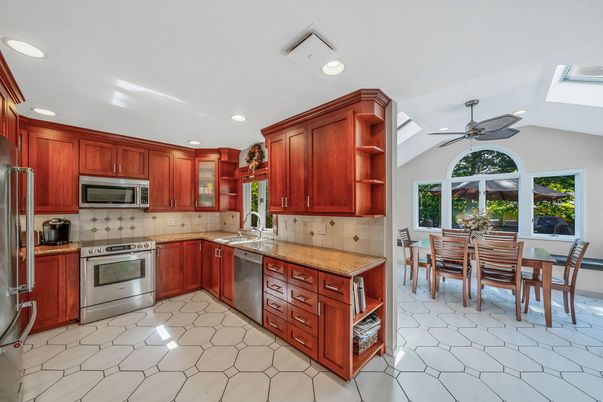 Dining room, Interior, Kitchen, Recessed Lighting, Stainless Steel Appliances