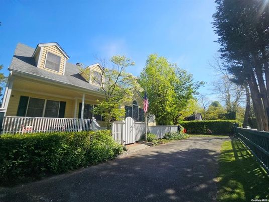 Exterior, Facade, Cape Cod