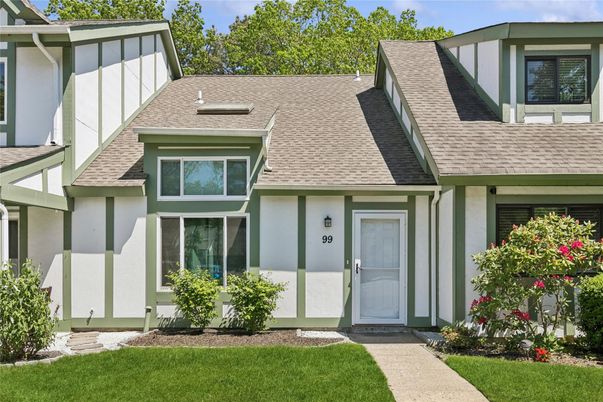 Exterior, Facade, Ranch