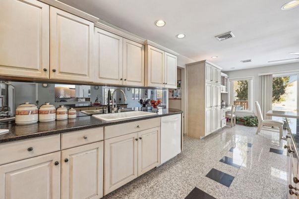 Dining room, Interior, Kitchen, Recessed Lighting