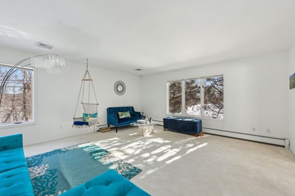 Chandelier, Interior, Living room