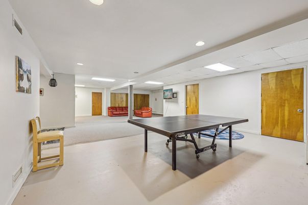 Game Room, Interior, Recessed Lighting