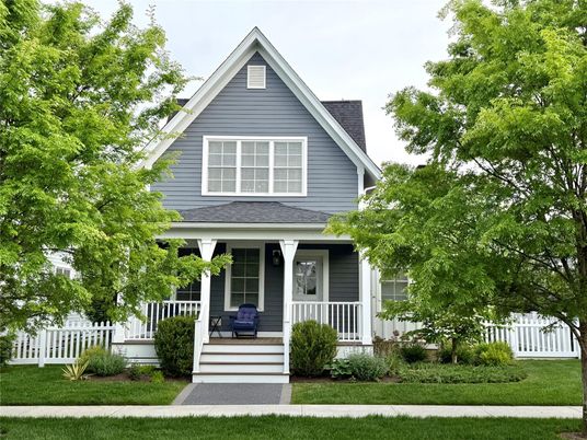 Exterior, Facade, Queen Anne Victorian