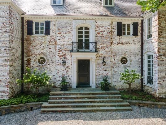 Exterior, Facade, Brick Facade, Georgian
