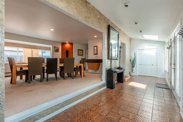 Dining room, Interior, Recessed Lighting