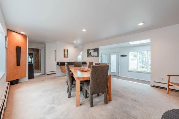 Dining room, Interior, Recessed Lighting