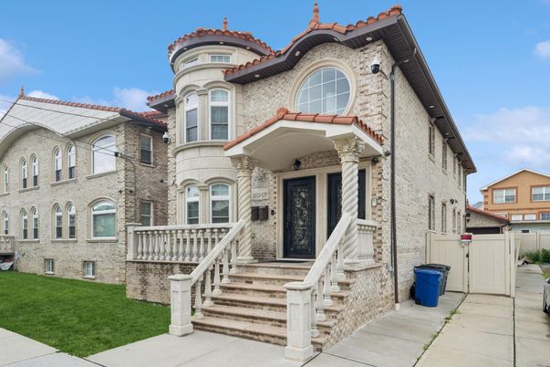 Exterior, Facade, Mediterranean