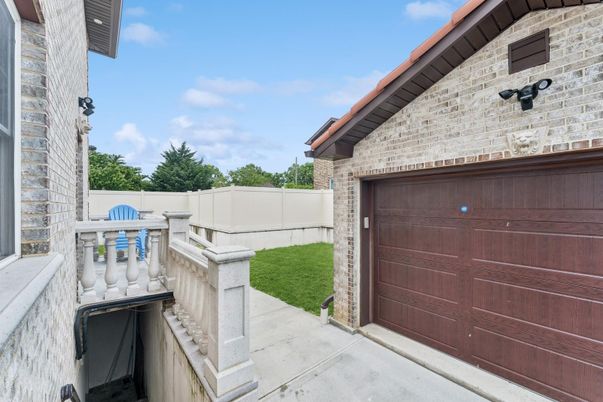 Detached Garage, Exterior