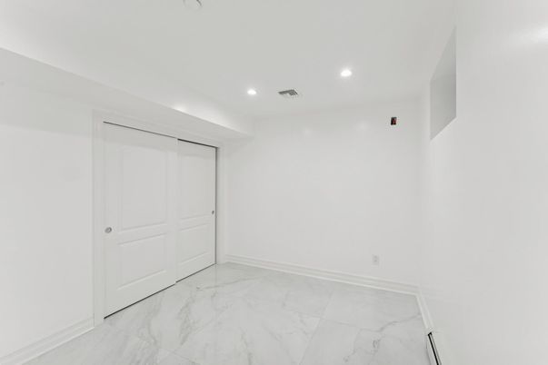 Empty room, Interior, Marble, Recessed Lighting