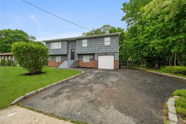 Attached, Exterior, Facade, Brick Facade, Raised Ranch
