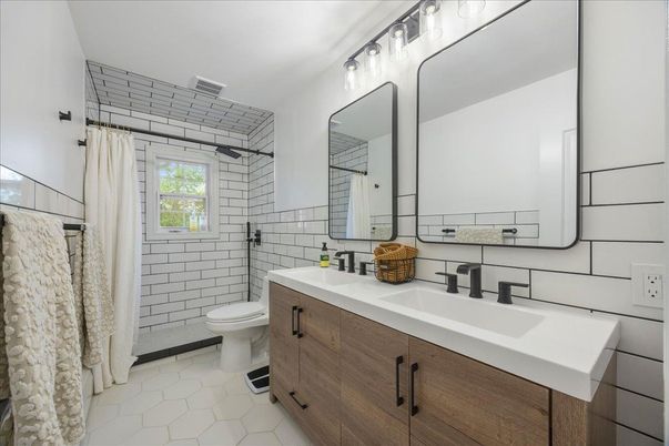 Bathroom, Dual Sink Vanities, Interior