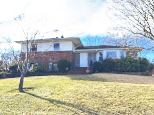 Backyard, Exterior, Facade, Brick Facade, Split Level