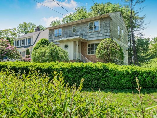 Exterior, Facade, Brick Facade, Raised Ranch