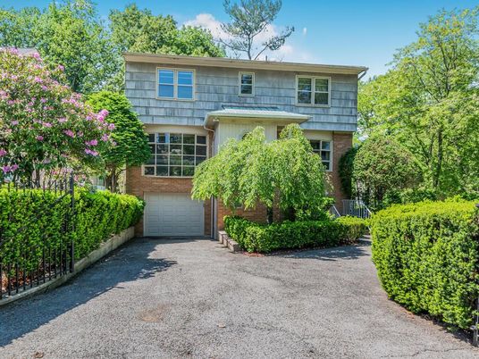 Attached, Exterior, Facade, Brick Facade, Raised Ranch