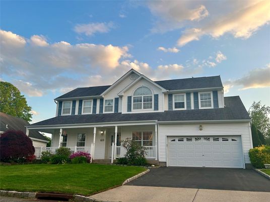 Attached, Exterior, Facade, Farmhouse