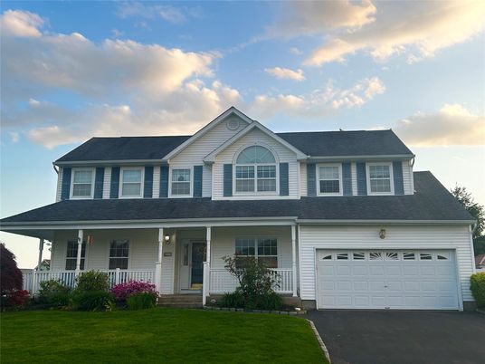 Attached, Exterior, Facade, Farmhouse