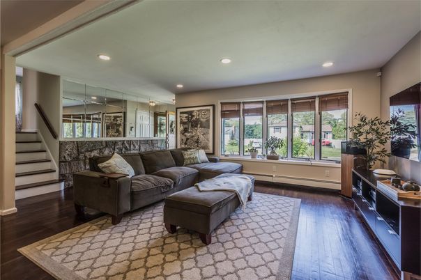 Interior, Living room, Recessed Lighting, Wood Texture Flooring