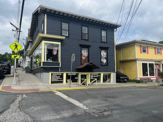 Exterior, Facade, Rowhouse