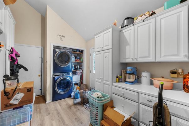 Interior, Washer, Wood Texture Flooring