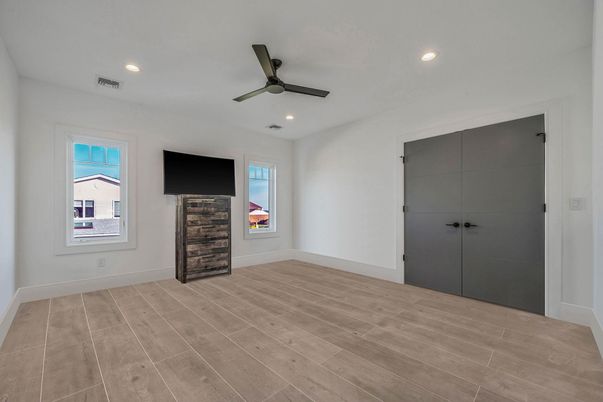 Empty room, Interior, Recessed Lighting, Wood Texture Flooring