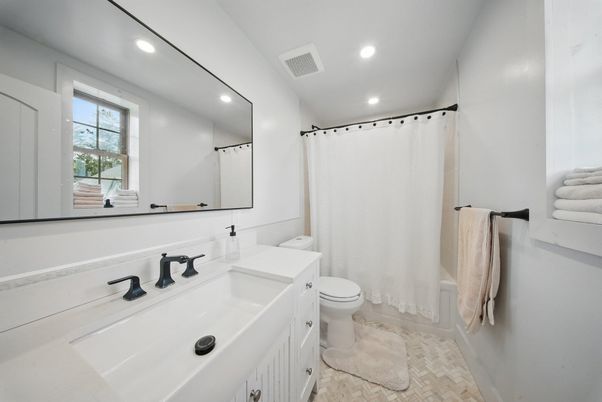 Bathroom, Interior, Recessed Lighting