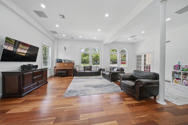Interior, Living room, Piano, Recessed Lighting, Wood Texture Flooring