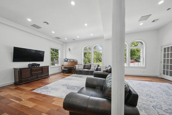 Interior, Living room, Recessed Lighting, Wood Texture Flooring