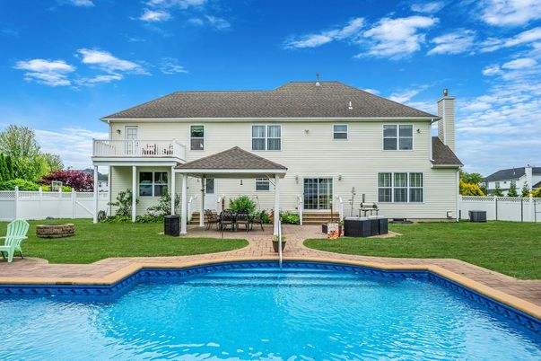 Exterior, Pool