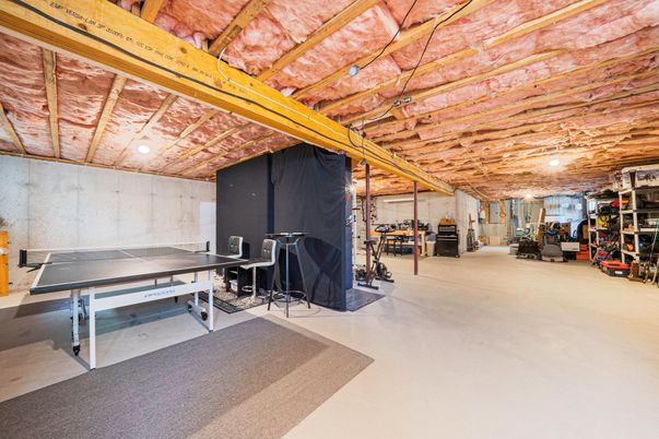 Game Room, Interior