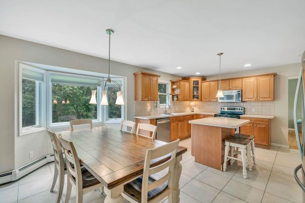 Dining room, Interior, Kitchen, Pendant Lights, Recessed Lighting, Stainless Steel Appliances