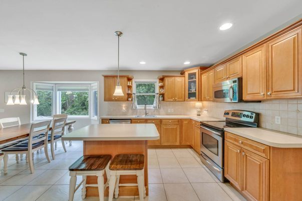 Dining room, Interior, Kitchen, Pendant Lights, Recessed Lighting, Stainless Steel Appliances