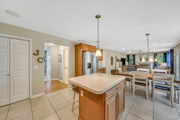 Dining room, Interior, Kitchen, Pendant Lights, Recessed Lighting, Stainless Steel Appliances