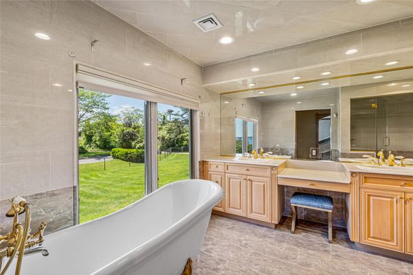 Bathroom, Dual Sink Vanities, Free Standing Baths, Interior, Recessed Lighting