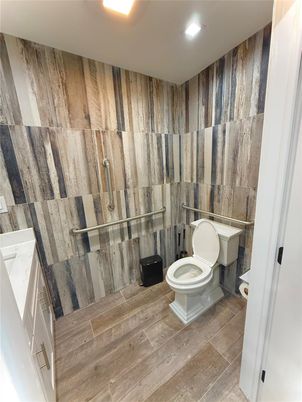Bathroom, Interior, Recessed Lighting, Wood Texture Flooring