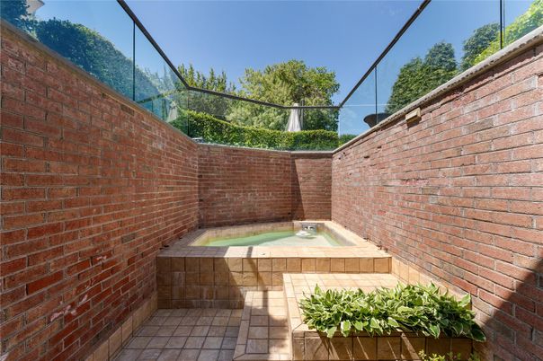 Exterior, Hot Tub