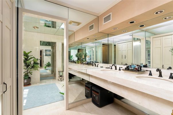 Bathroom, Dual Sink Vanities, Interior, Recessed Lighting