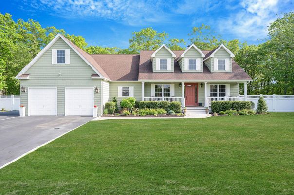 Attached, Exterior, Facade, Farmhouse