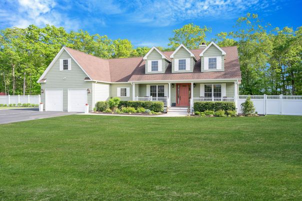 Attached, Exterior, Facade, Farmhouse