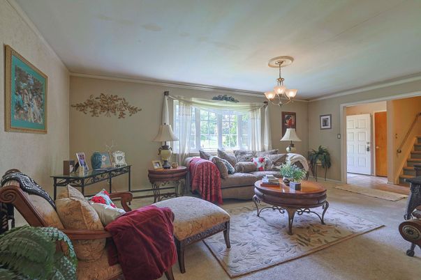 Chandelier, Interior, Living room