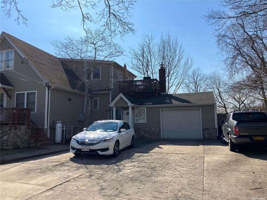 Attached, Exterior, Facade, Cape Cod