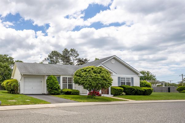 Attached, Exterior, Facade, Ranch