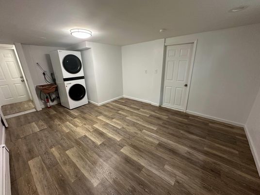 Interior, Utility Closets, Washer, Wood Texture Flooring