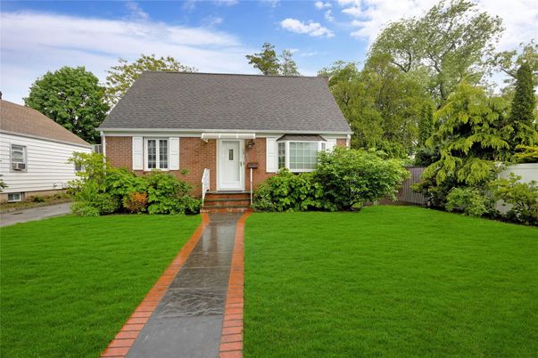 Exterior, Facade, Brick Facade, Cape Cod
