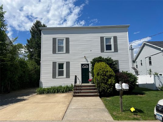 Exterior, Facade, Raised Ranch