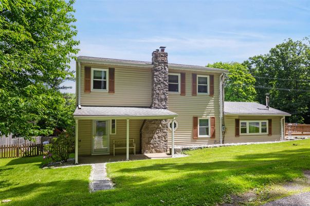 Backyard, Exterior, Facade, Split Level