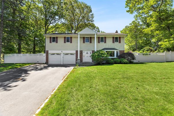 Attached, Exterior, Facade, Raised Ranch