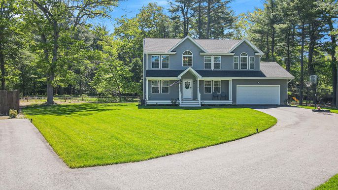Attached, Exterior, Facade, Farmhouse